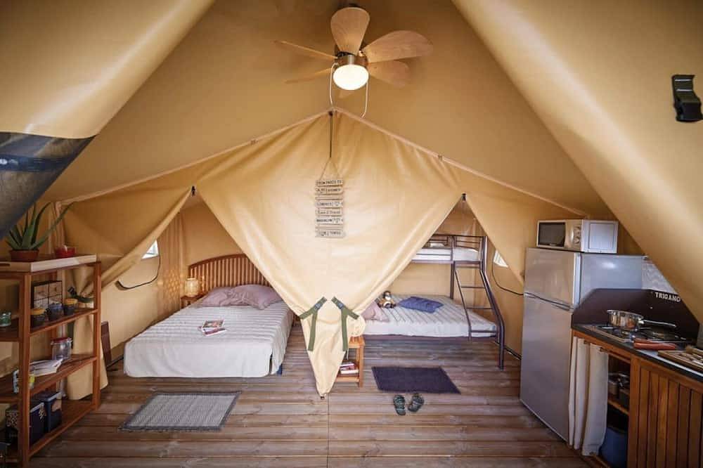 Zecamping 3* familial toboggans animaux acceptés locatif 32m2 5 pers in Castries, Côte méditerranéenne (France)