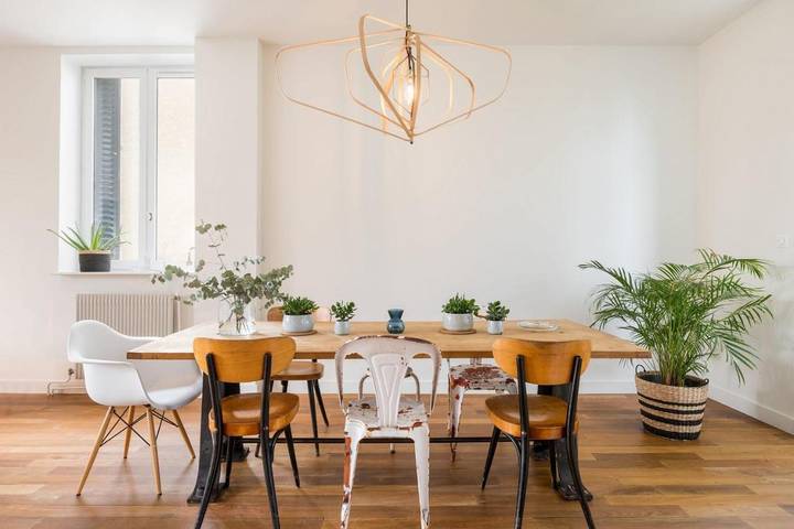 Location de vacances pour 10 personnes, avec piscine ainsi que jardin et terrasse à Champagne-au-Mont-d'Or