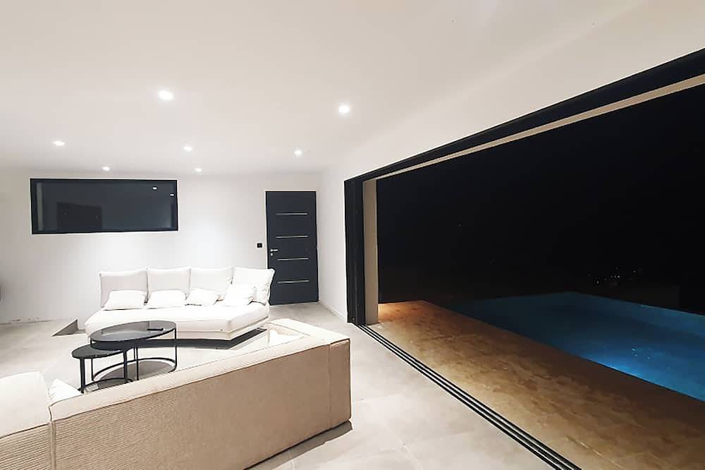 Villa 2/5 personnes Luxe Calme Charme - Piscine Chauffee/Spa Vue Mer Et Montagne in Conca, Arrondissement de Sartène