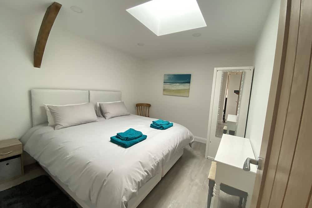 Cosy cabin, sleeps 6 close to coast path, pubs and beaches in Mortehoe, Devon