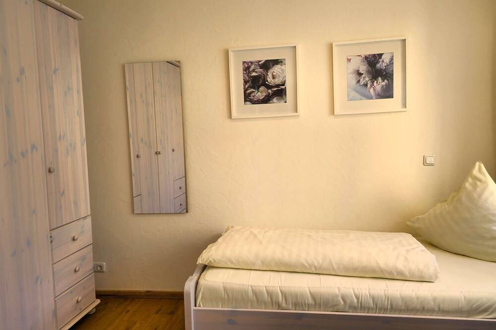 Ganze Wohnung, Komfortable Ferienwohnung 5 (63qm) - behindertengeeignet, kostenloses Wlan in Bad Steben, Landkreis Hof