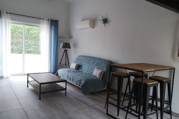 Location de vacances pour 4 personnes, avec piscine ainsi que terrasse et jardin à Le Muy - 4