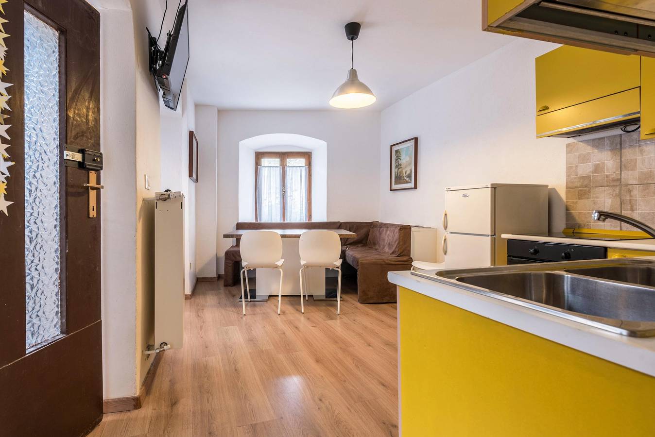 Ganze Wohnung, Agriturismo "Al Gallo Nero Giallo" am Gardasee mit Bergblick & Terrasse in Tenno, Gardasee-Berge