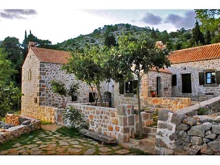 Ferienhaus für 9 Personen, mit Terrasse und Garten in Starigrad