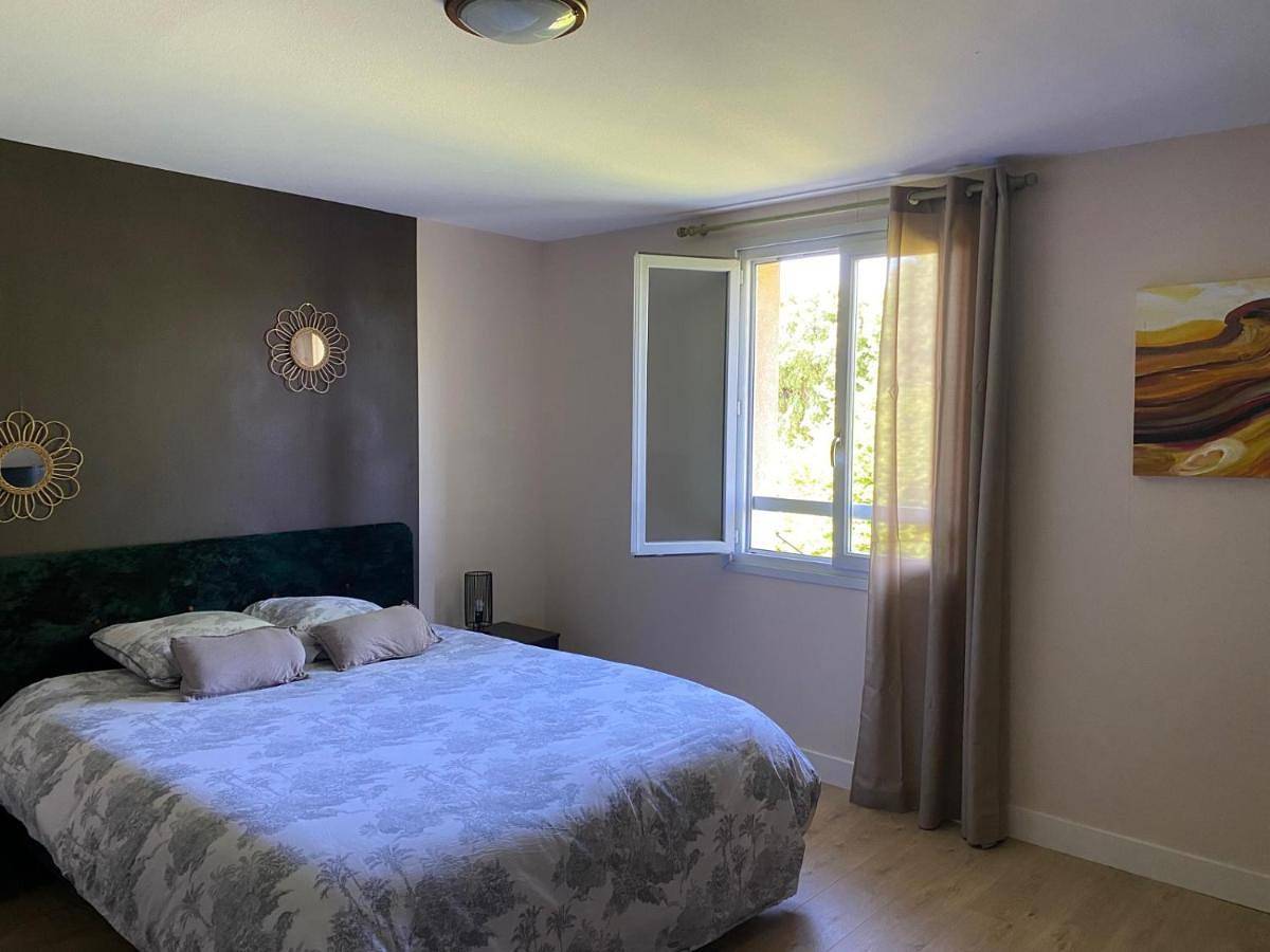Triple Room with Garden View in Belleville-en-Beaujolais, Beaujolais