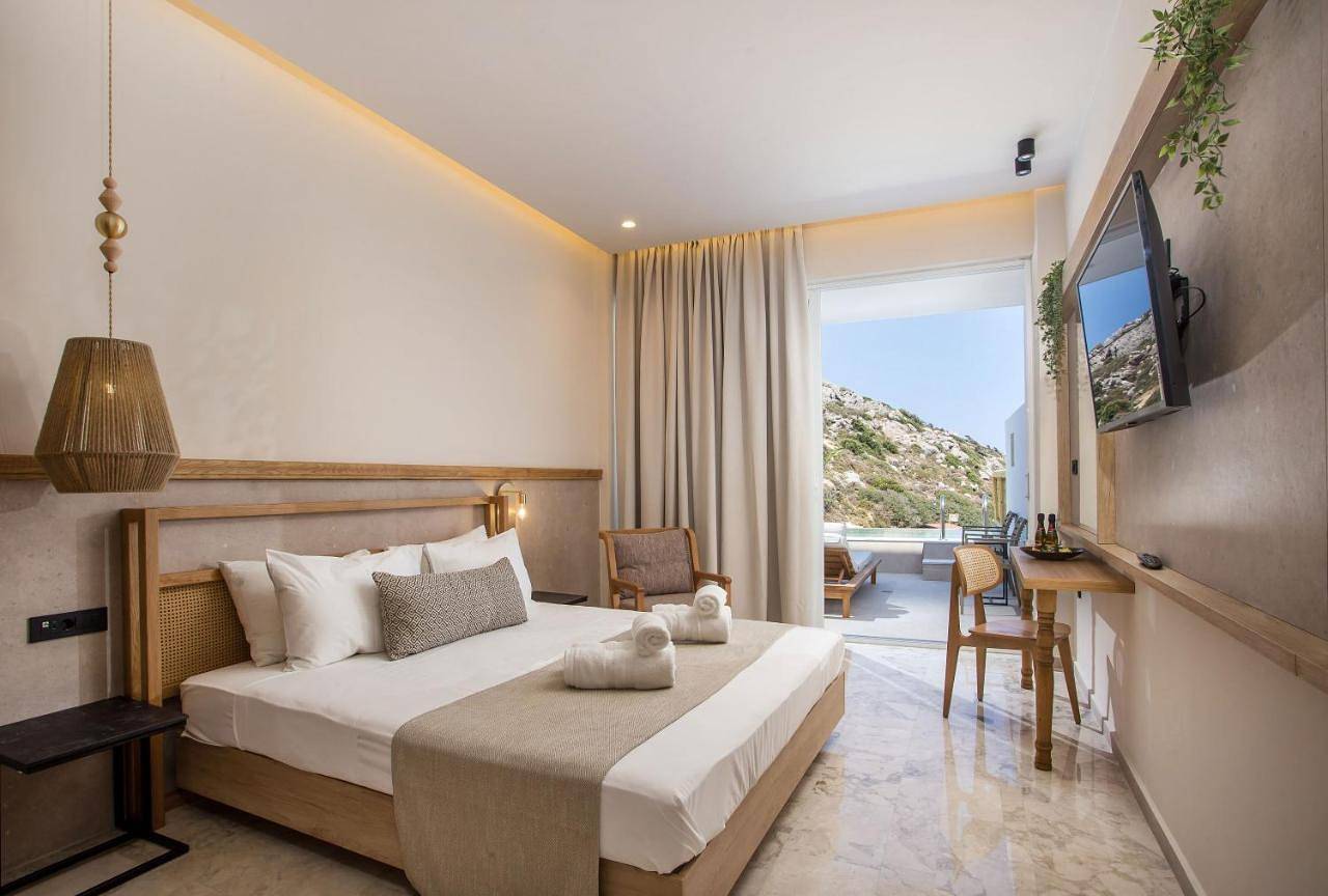 Suite with Private Pool in Rhodes