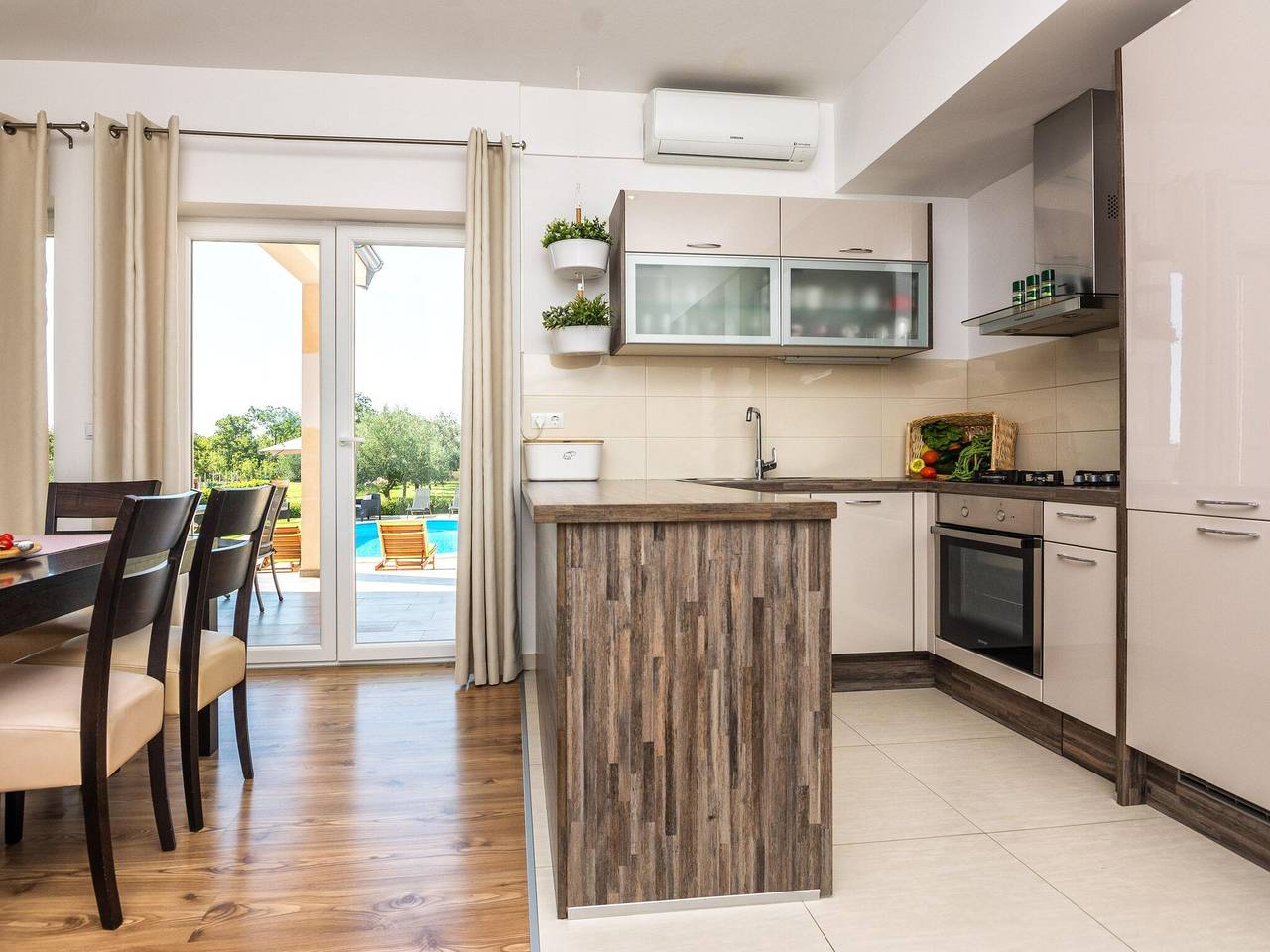 Villa in Policnik mit privatem Pool in Poličnik, Zadar