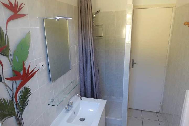 Location de vacances pour 3 personnes, avec jardin et terrasse ainsi que piscine et jacuzzi à Alata - 3