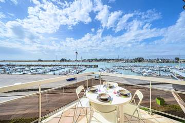Gîte pour 4 personnes, avec balcon ainsi que vue et piscine à Étel