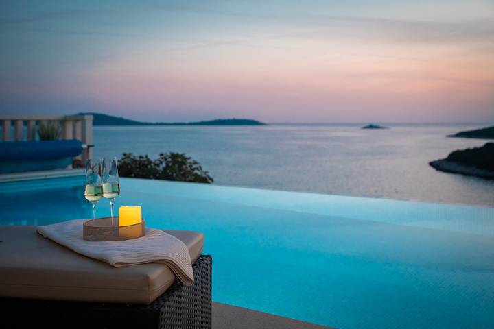 Villa Vese Vitez with a Heated Pool in Vinisce, Condado de Split-Dalmácia