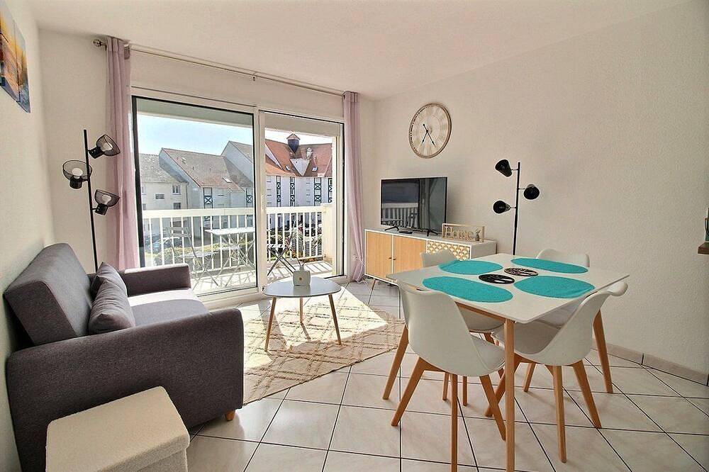Entire apartment, Annonce Professionnelle. T2 Cabine Avec Balcon, 4 Personnes au Coeur de la Ville et à Deux Pas.. in Hardelot Plage, Neufchâtel-Hardelot