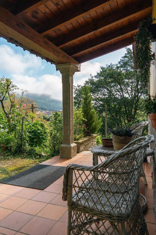 Hotel para 2 personas, con balcón además de jardín y vistas en Parres - 2