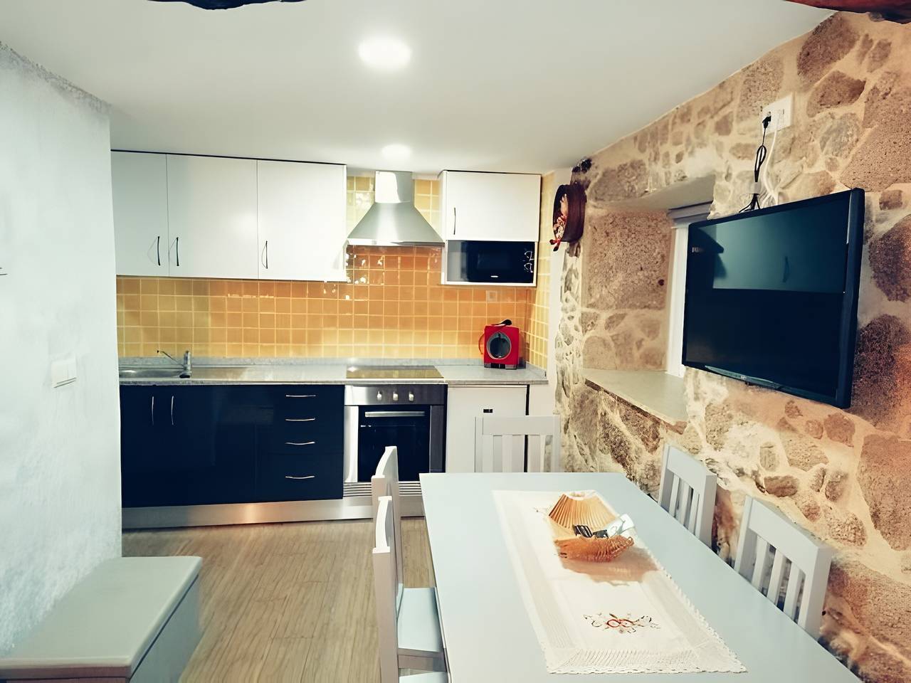 Casa vacanze 'Cantinho da Avó' con vista montagna, terrazza privata e Wi-Fi in Loivo, Distrito de Viana do Castelo
