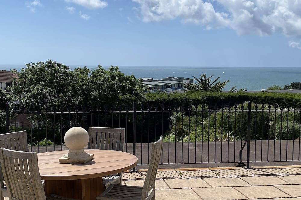 Ganze Wohnung, Meerblick & private Terrasse. Privater Parkplatz. Luxus 2-Zi. Wohnung. 5 Min. zum Strand in Boscombe, Bournemouth