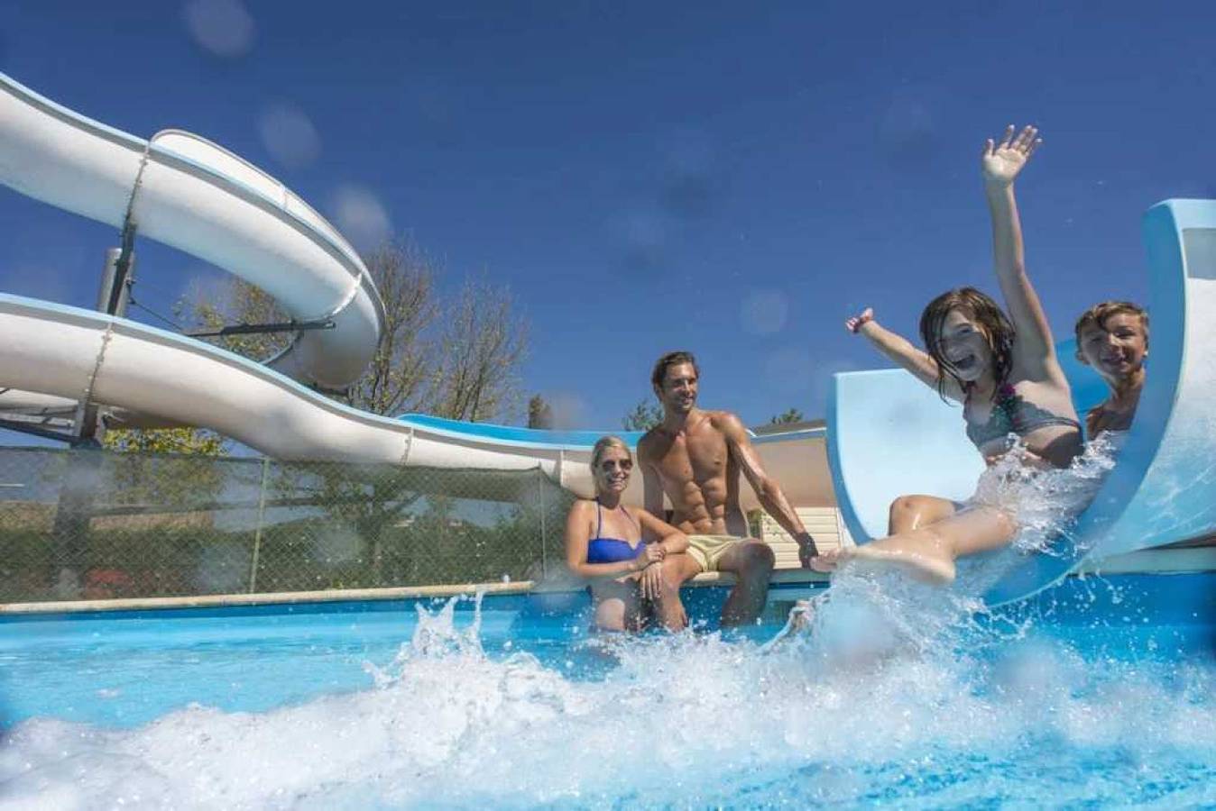 Zecamping 3 étoiles piscine dog friendly locatif 28m2 6 pers in Condrieu, Lyon region