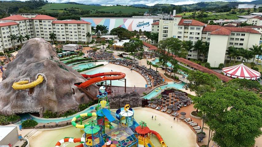 Casas e apartamentos de temporada para 5 pessoas, com jardim e piscina e ainda sauna em Atibaia