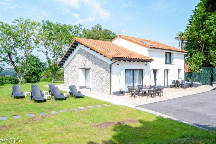 Chalet para 7 personas, con Terraza además de Jardín y Vistas en Gijón