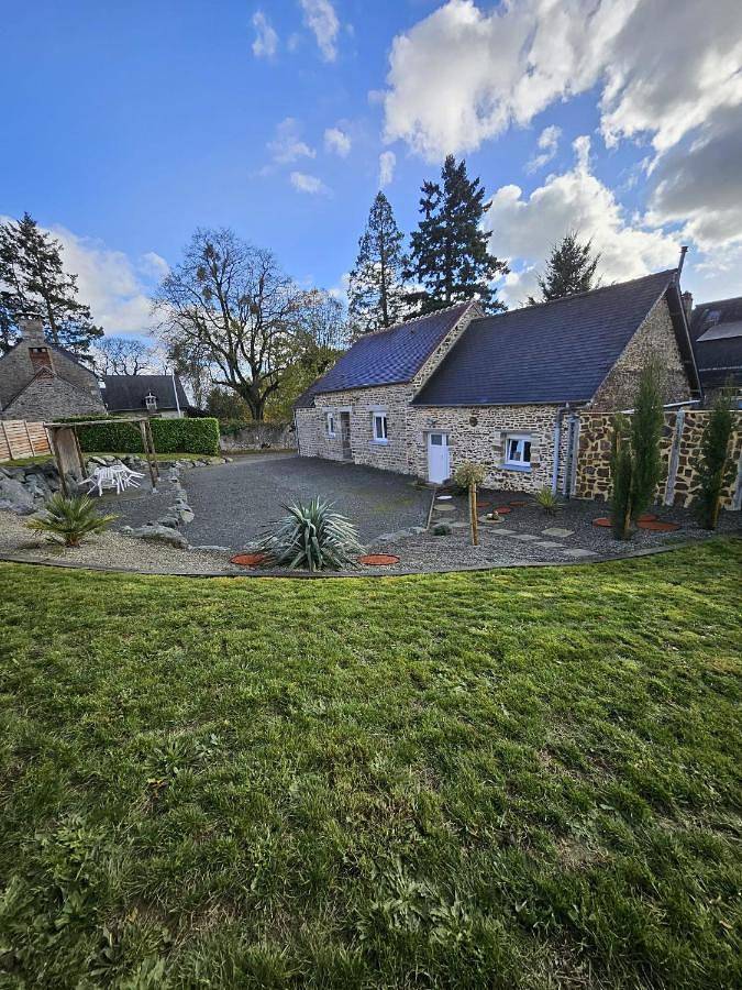 Location de vacances pour 4 personnes, avec jardin dans Tessé-Froulay