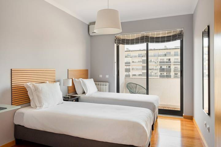 Apartamento entero, Elegant Flat in Benfica - 10 min to City Center in Benfica, Lisboa