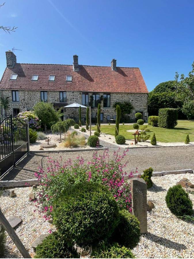 Gîte pour 2 personnes, avec Terrasse à Frênes