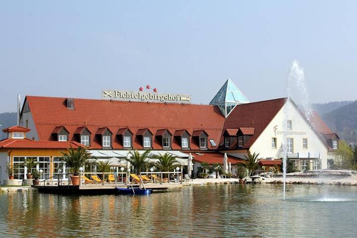 Hotel, mit Terrasse und Garten in Oberes Maintal - Coburger Land