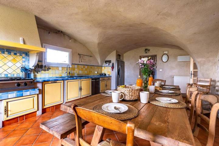 Location de vacances pour 20 personnes, avec piscine et jardin à La Bâtie-Rolland - 2