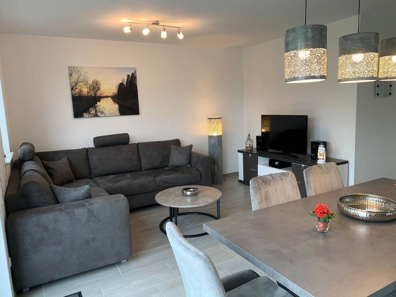 Loppi Hus - Hochwertiges Ferienhaus in direkter Kanallage in Loppersum (Hinte), Hinte