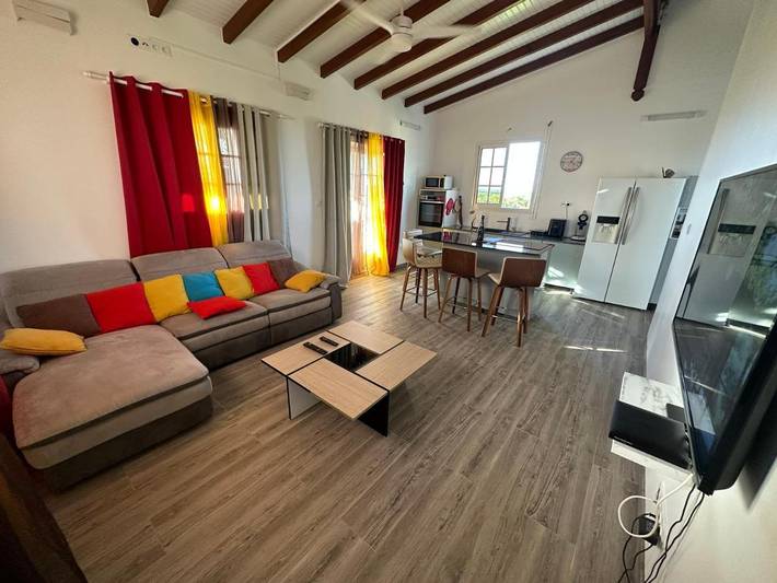 Gîte pour 2 personnes, avec piscine et balcon ainsi que vue et jardin à Petit-Canal - 2