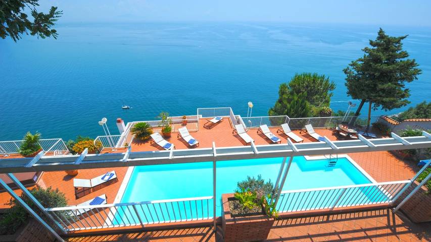 Location de vacances pour 8 personnes, avec terrasse ainsi que piscine et jardin, animaux acceptés à Castiglione - 3