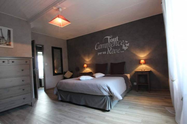 Gîte pour 10 personnes, avec jardin et terrasse à Saint-Germain-des-Vaux - 3