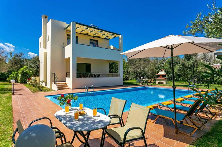 Villa for 8 personer, med hage i Platanias Kommune
