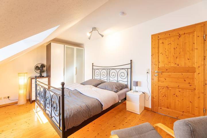 Ganze Wohnung, Perfekt für Gruppen und Familien! 120 qm Wohnung nähe Bamberg. in Adelsdorf, Landkreis Erlangen-Höchstadt