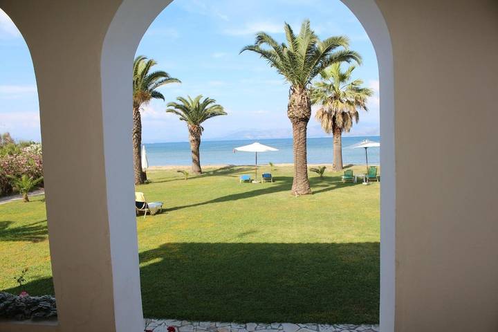 Ganze Wohnung, Ferienwohnung direkt am Meer, eigener Strandzugang, Wifi | Aghios Petros, Korfu in Kavos, Korfu