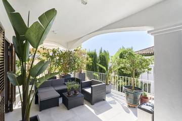 Villa for 8 Guests in Urbanización Los Verdales, Marbella, Picture 1