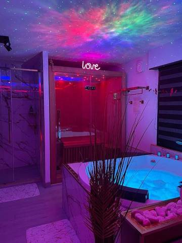 Gîte pour 2 personnes, avec piscine et jacuzzi ainsi que sauna et jardin à Carpentras