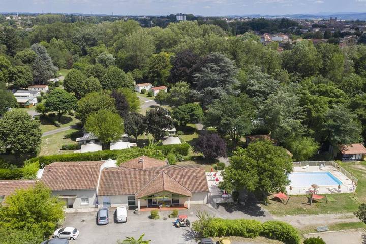 Location de vacances pour 4 personnes, avec Terrasse ainsi que Piscine et Vue à Pamiers - 2