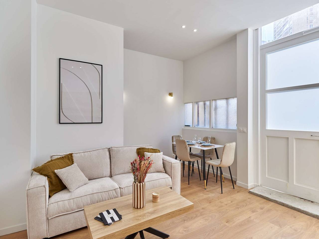 Apartamento inteiro, Apartamento con encanto y aire acondicionado en el parque Buttes Chaumont in Paris, Ilha de França