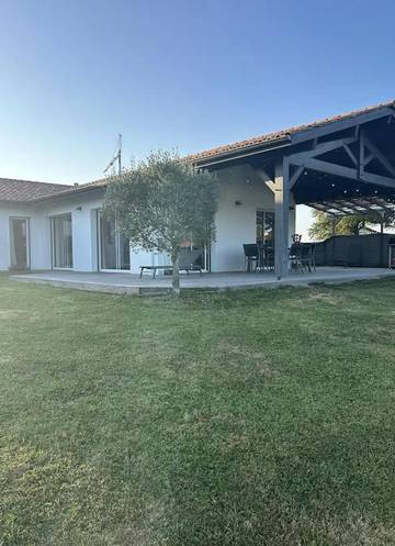 Cottage pour 5 personnes, avec jardin et vue à Urcuit