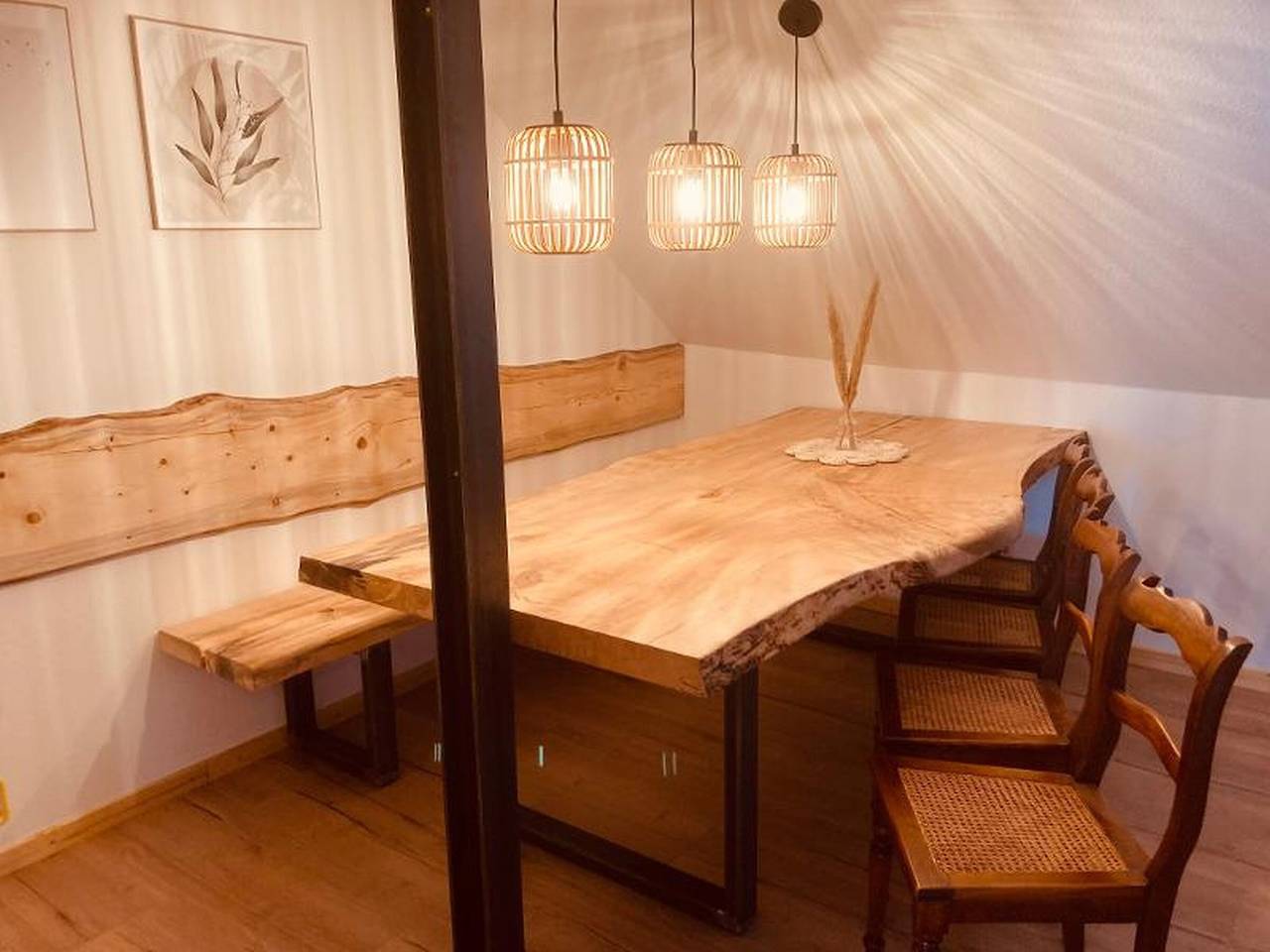 Entire apartment, Holiday Apartment 'Kamineiche' with Private Garden and Wi-Fi in Hofgeismar, Hessisches Bergland