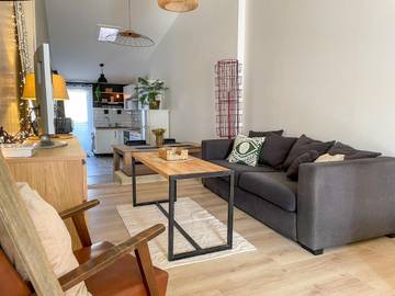 Gîte pour 4 personnes, avec vue et balcon à Arzens