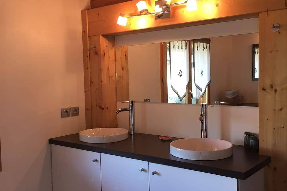 Chalet 90m² surplombant le lac d'annecy in Saint-Jorioz, Parc naturel régional du Massif des Bauges