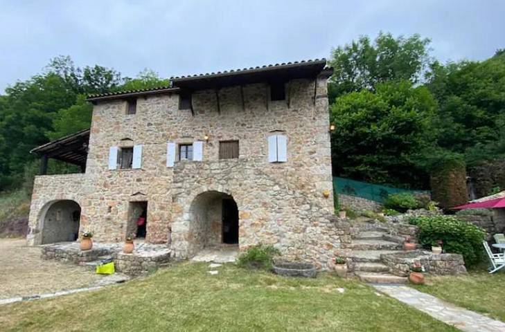 Location de vacances pour 7 personnes, avec Piscine et Vue à Juvinas