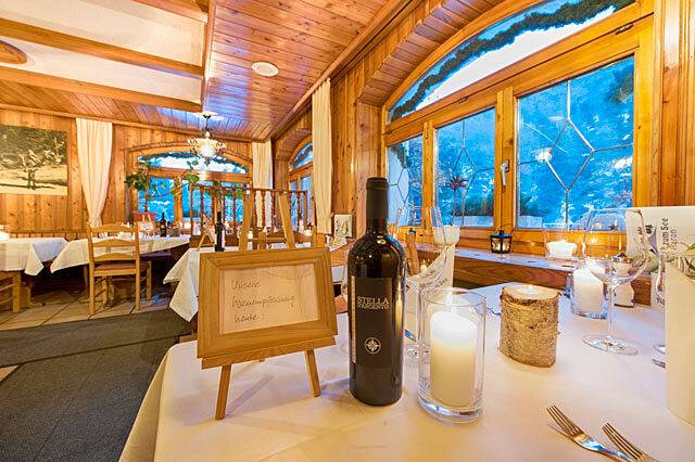 Pension Aaron am See - Doppelzimmer mit Bergblick in Grächen, Walliser Alpen
