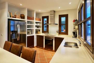 Villa for 8 Guests in Playa de Burriana, Nerja, Picture 4