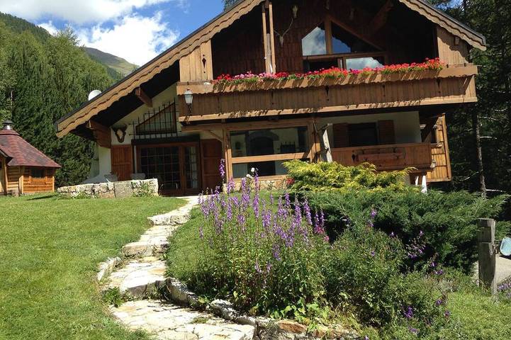 Maison pour 14 personnes, avec jacuzzi et balcon ainsi que jardin et sauna à Abriès