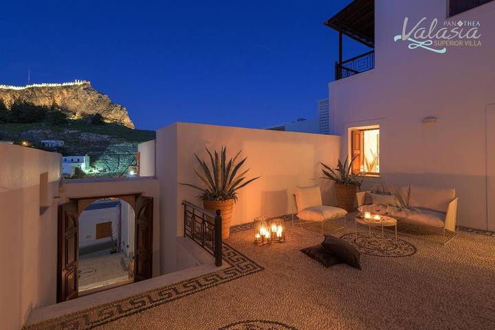Chalet para 3 personas, con Balcón y Terraza además de Jardín y Vistas en Lindos