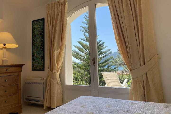 Gîte pour 4 personnes, avec terrasse dans Plage Cala Rossa - 2