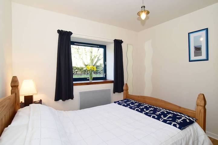 Cottage With Secure Garden, Wood Burning Stove And Sea Views in Aberdeenshire