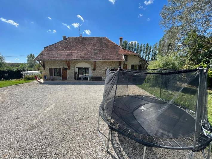 Location de vacances pour 12 personnes, avec Terrasse et Jardin à Chamblay
