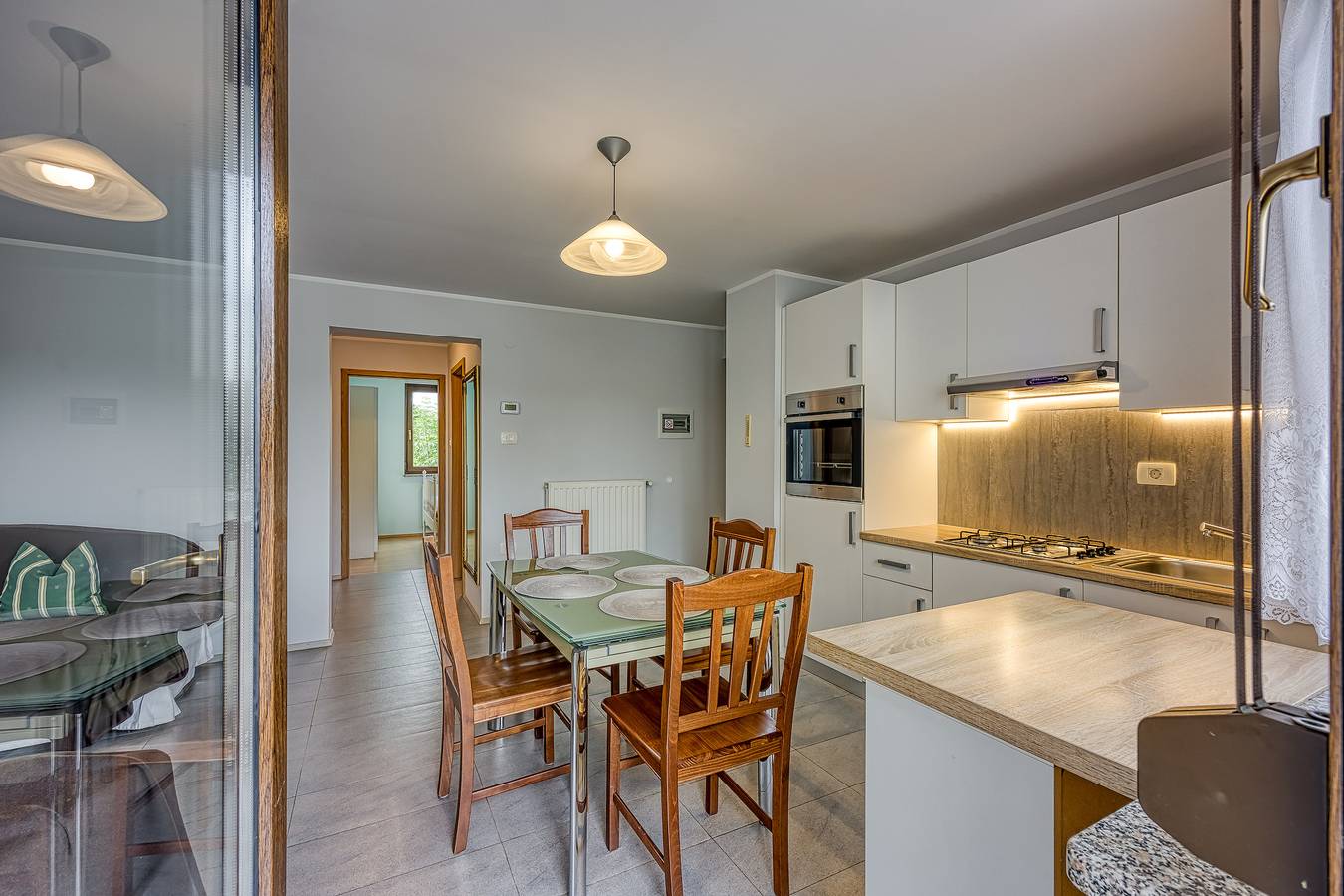 Ganze Wohnung, Cesar's Karst Apartment Ruj in Zizan, Slowenien